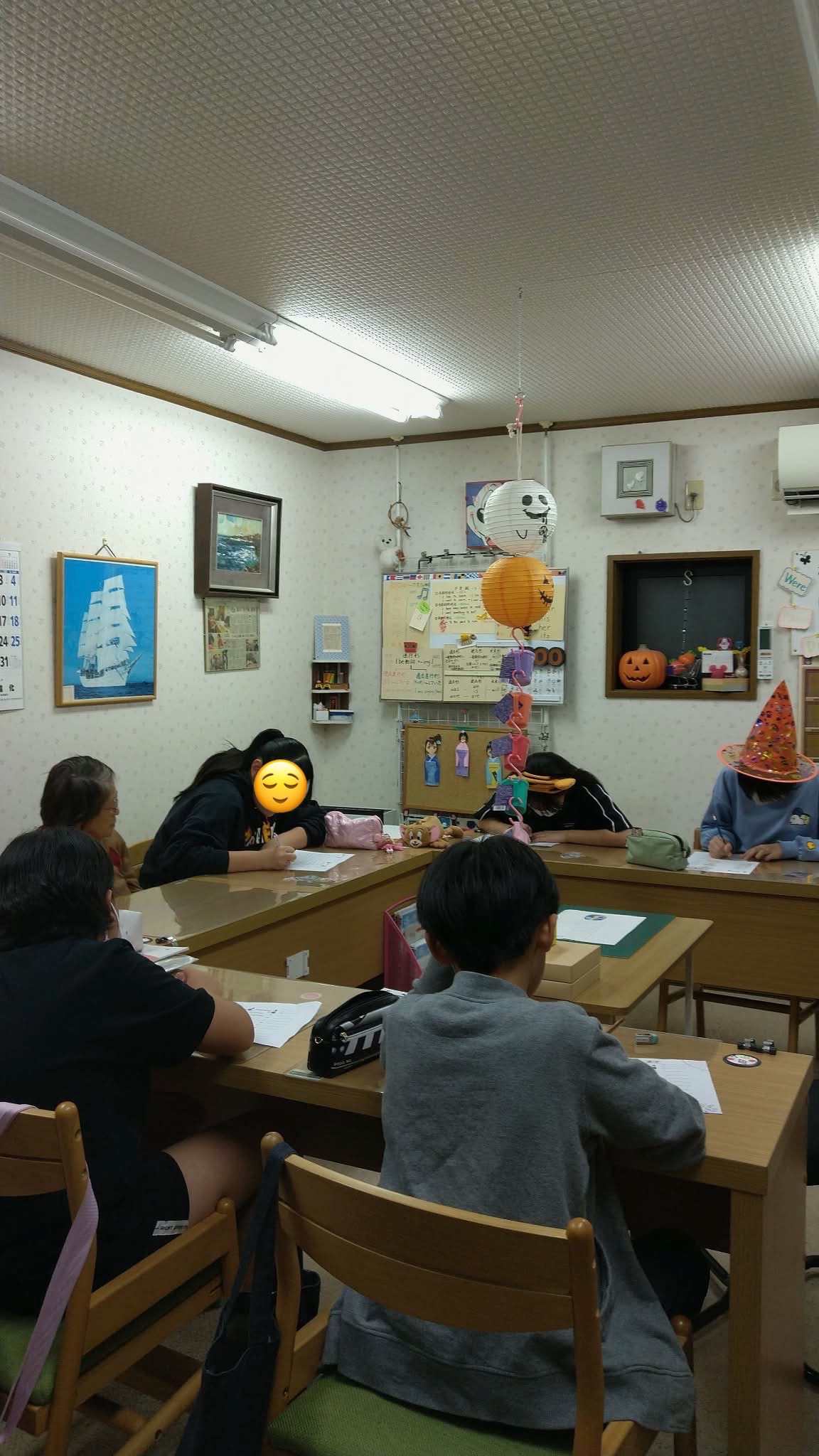 ハロウィンの日の教室